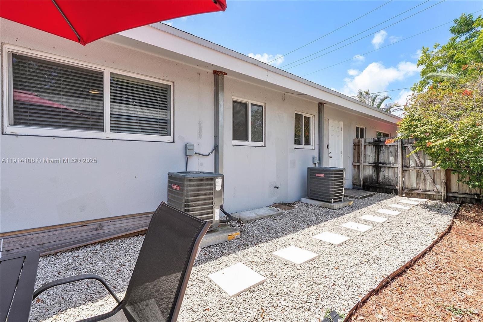 See details / 1752 sq. ft. $ 2025-11-14 0 Photo