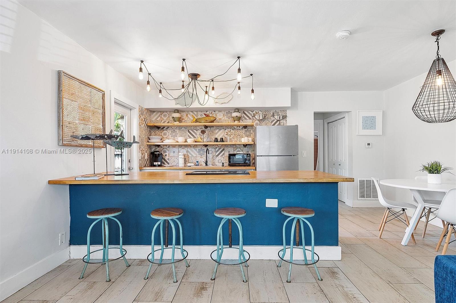 See details / 1752 sq. ft. $ 2025-11-14 0 Photo