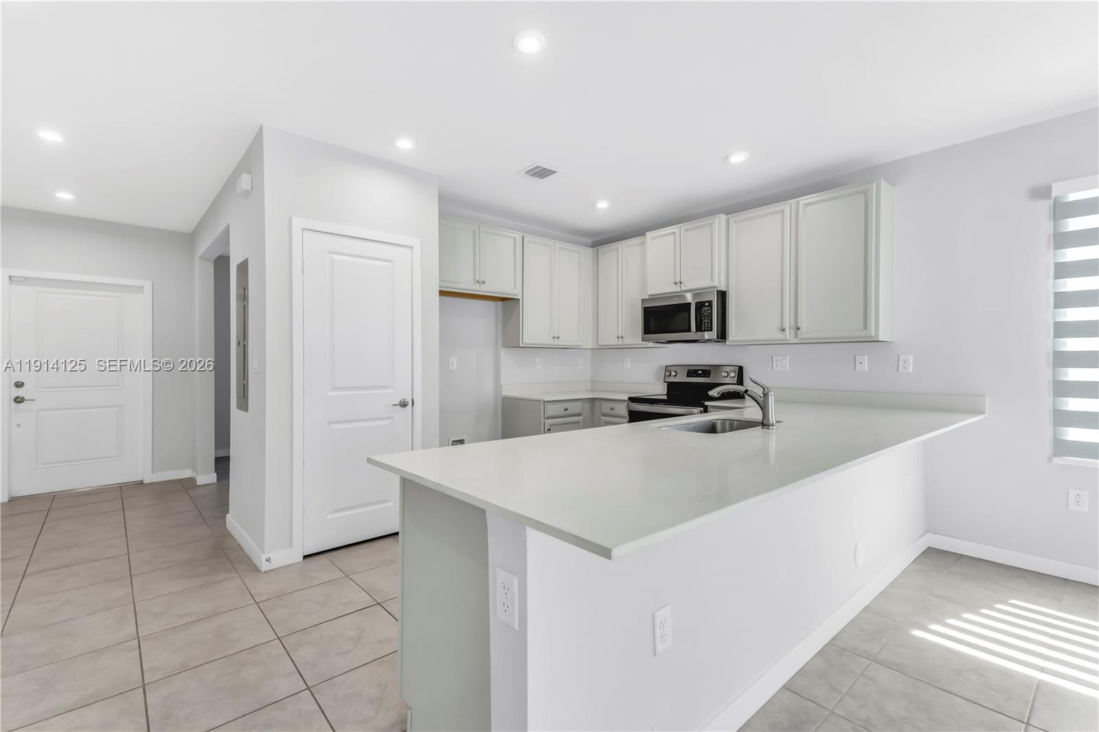 Подробнее 436 3 / 3 1715 кв.футов $ 2026-02-18 0 Фото