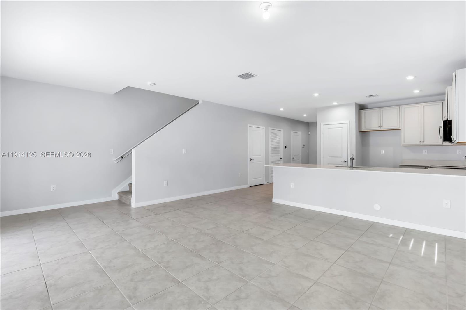 Подробнее 436 3 / 3 1715 кв.футов $ 2026-02-18 0 Фото