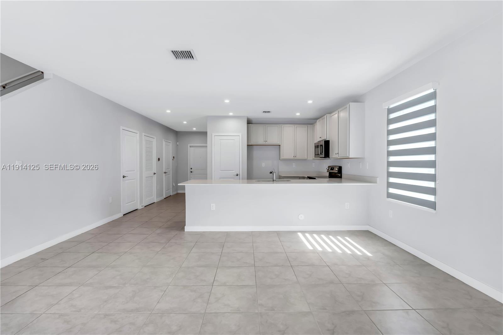 Подробнее 436 3 / 3 1715 кв.футов $ 2026-02-18 0 Фото