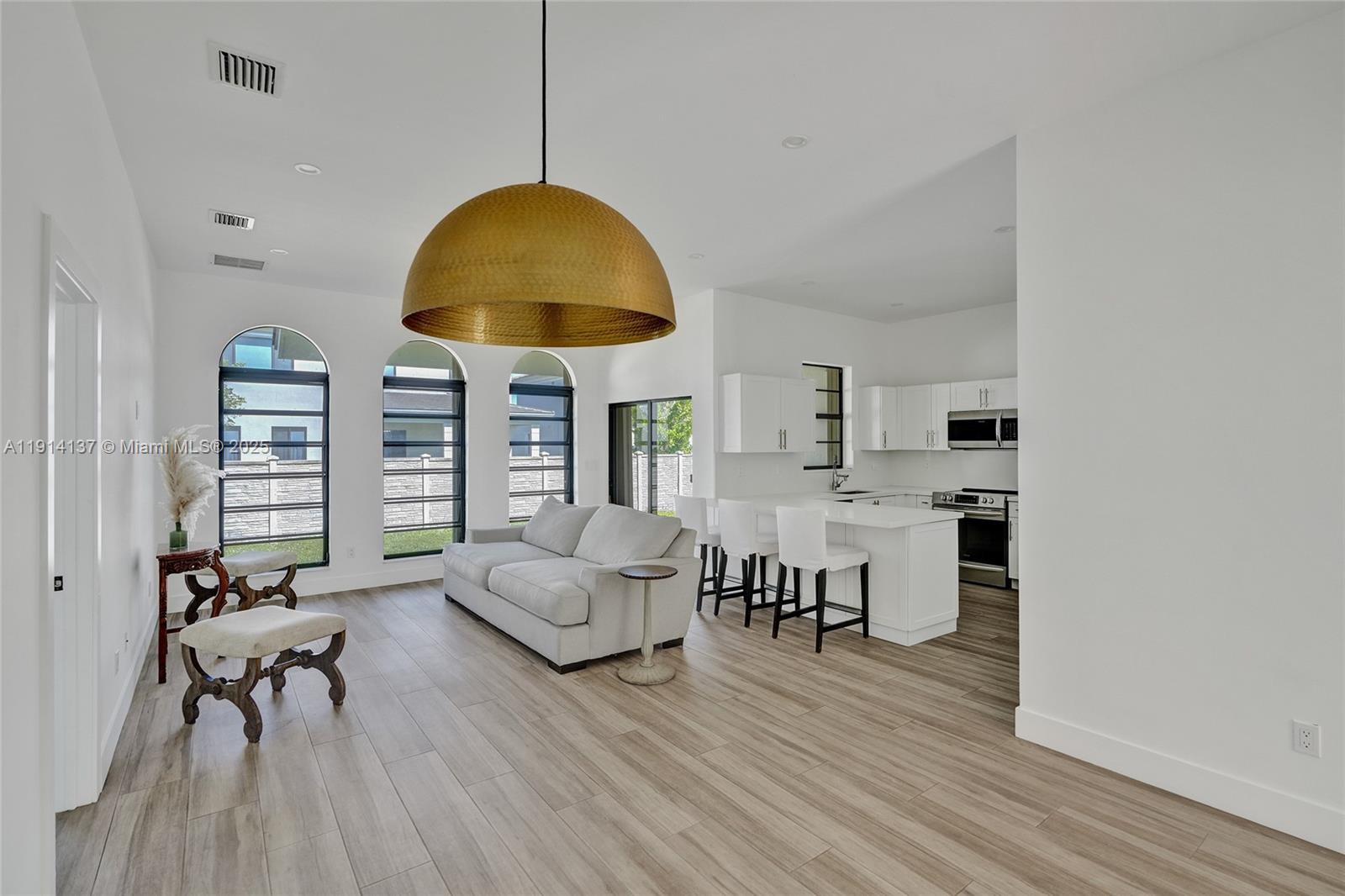 See details / 2672 sq. ft. $ 2025-11-14 0 Photo