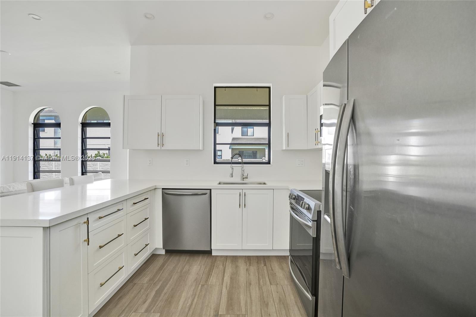 See details / 2672 sq. ft. $ 2025-11-14 0 Photo