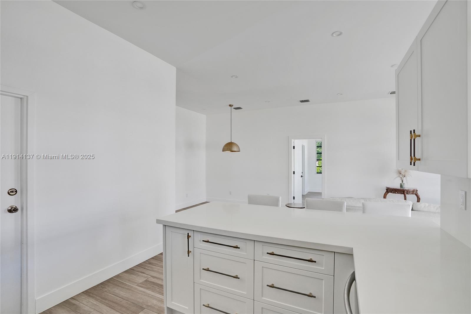 See details / 2672 sq. ft. $ 2025-11-14 0 Photo