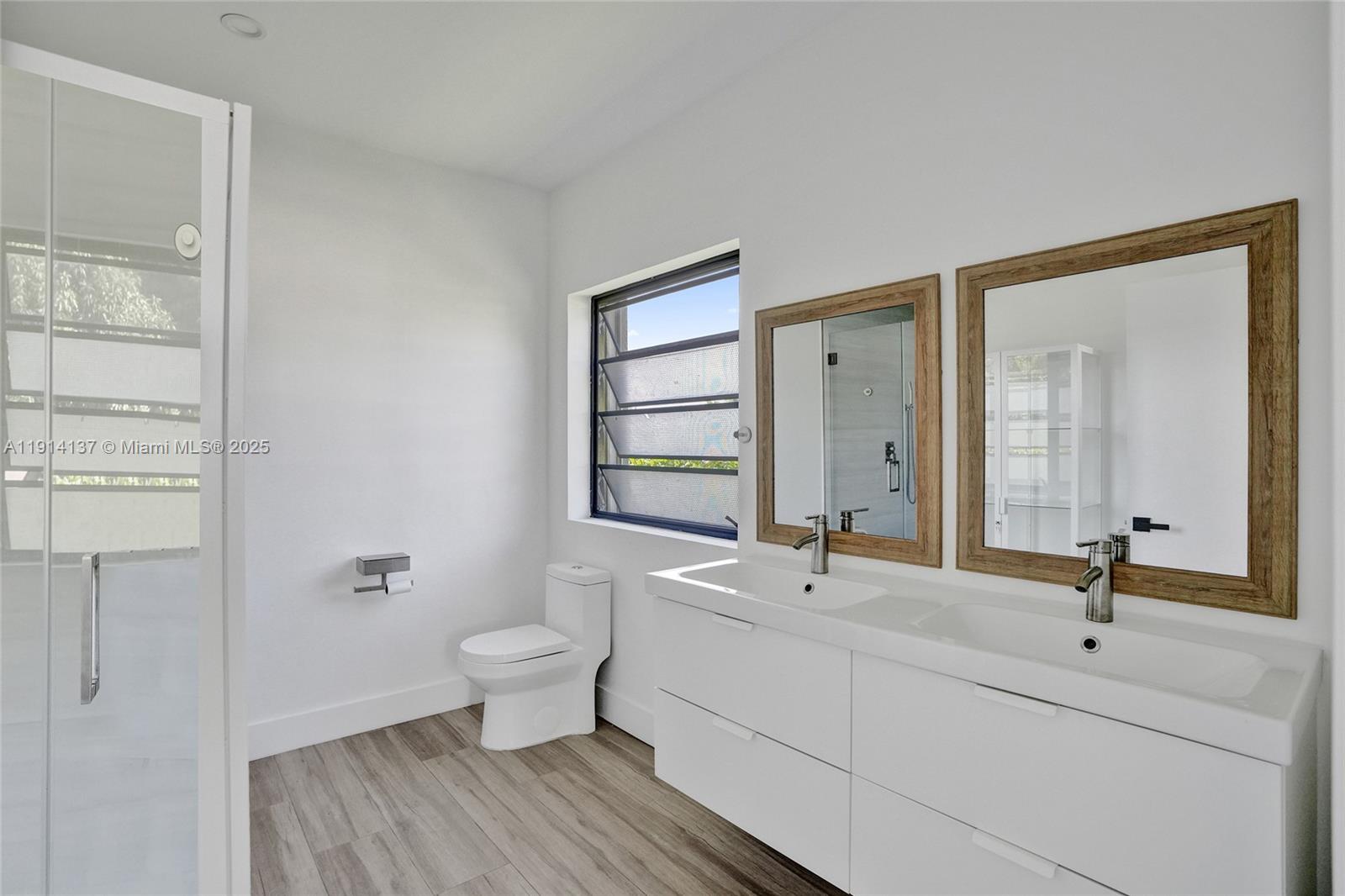 See details / 2672 sq. ft. $ 2025-11-14 0 Photo