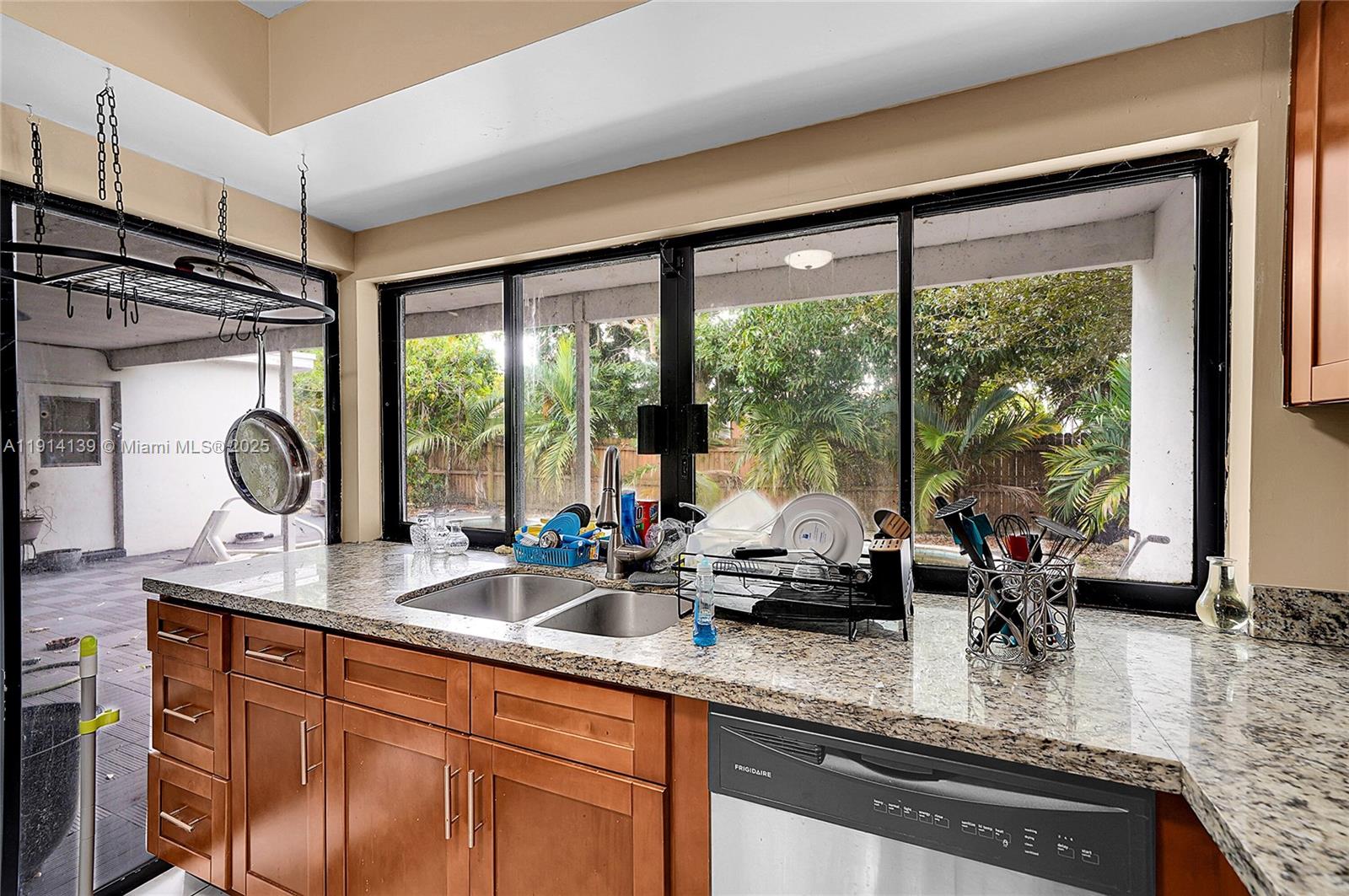 7916 3 / 2 1416 sq. ft. $ 2026-03-24 0 Photo