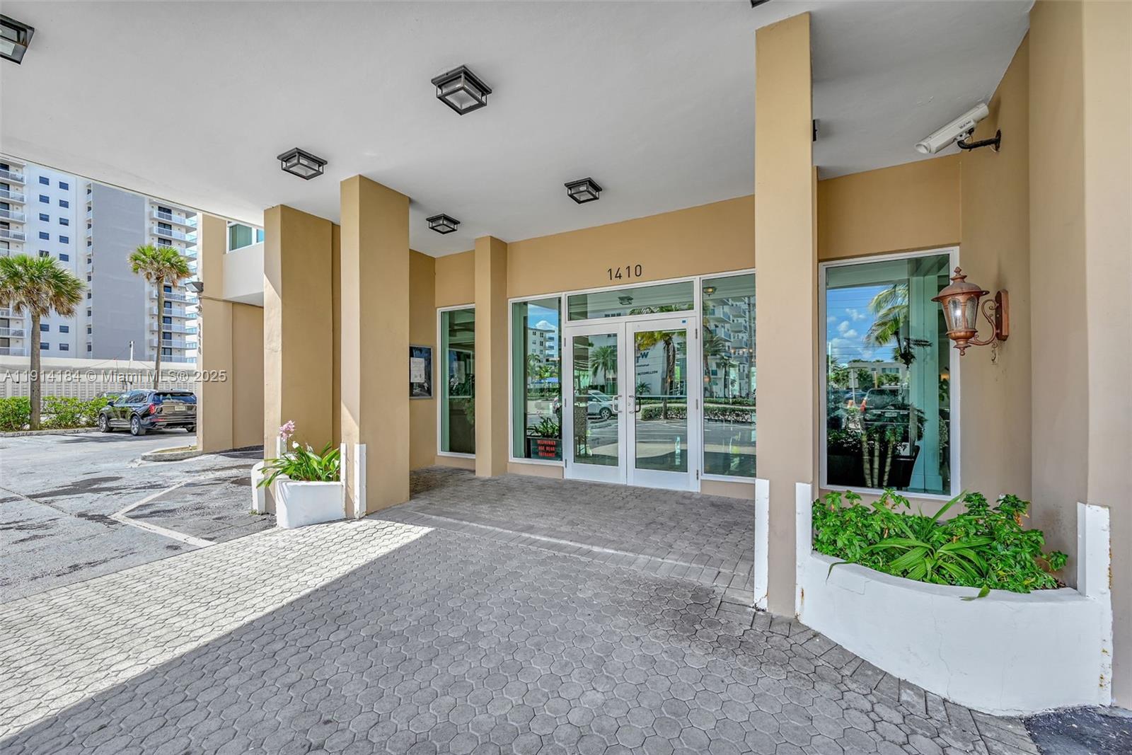 Photo of 1410 Ocean Dr  #1603, Hollywood, Florida, 33019 - 