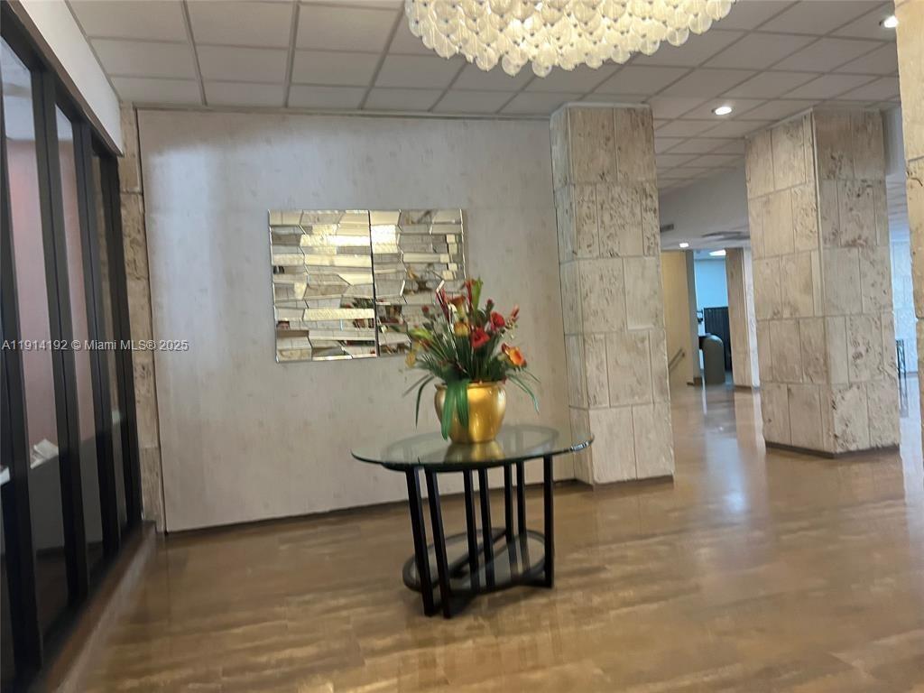 10 M 1 / 2 798 sq. ft. $ 2025-11-14 0 Photo