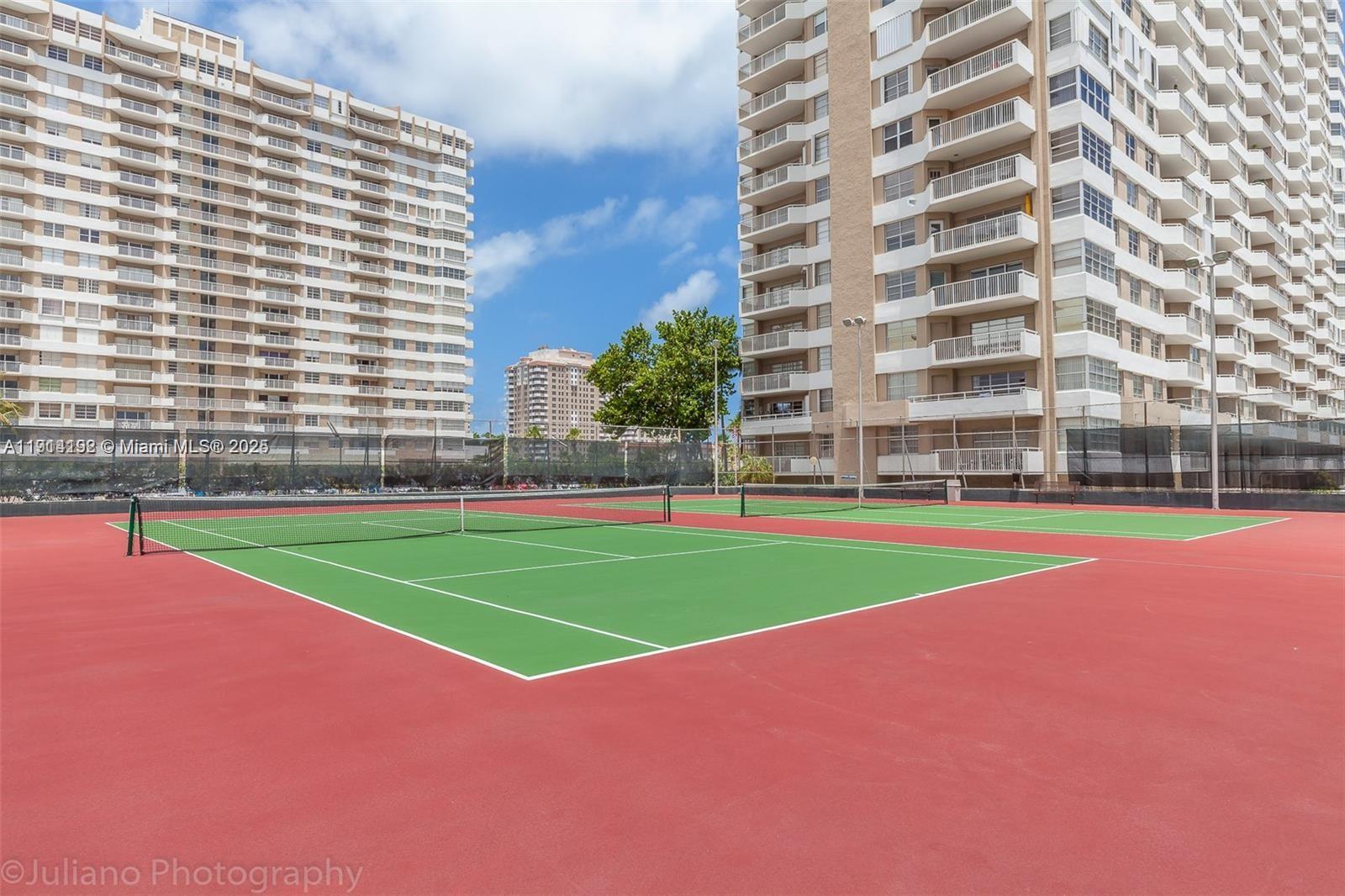 10 M 1 / 2 798 sq. ft. $ 2025-11-14 0 Photo