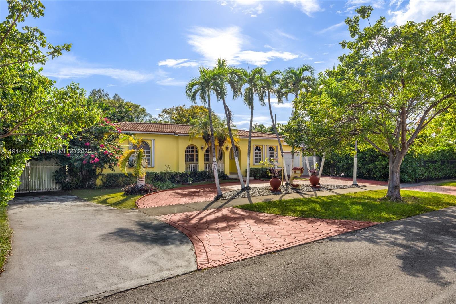 See details / sq. ft. $ 2025-11-14 0 Photo