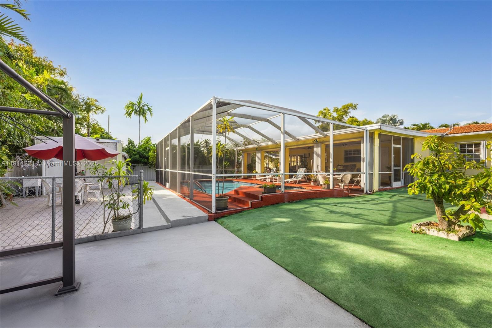 See details / sq. ft. $ 2025-11-14 0 Photo