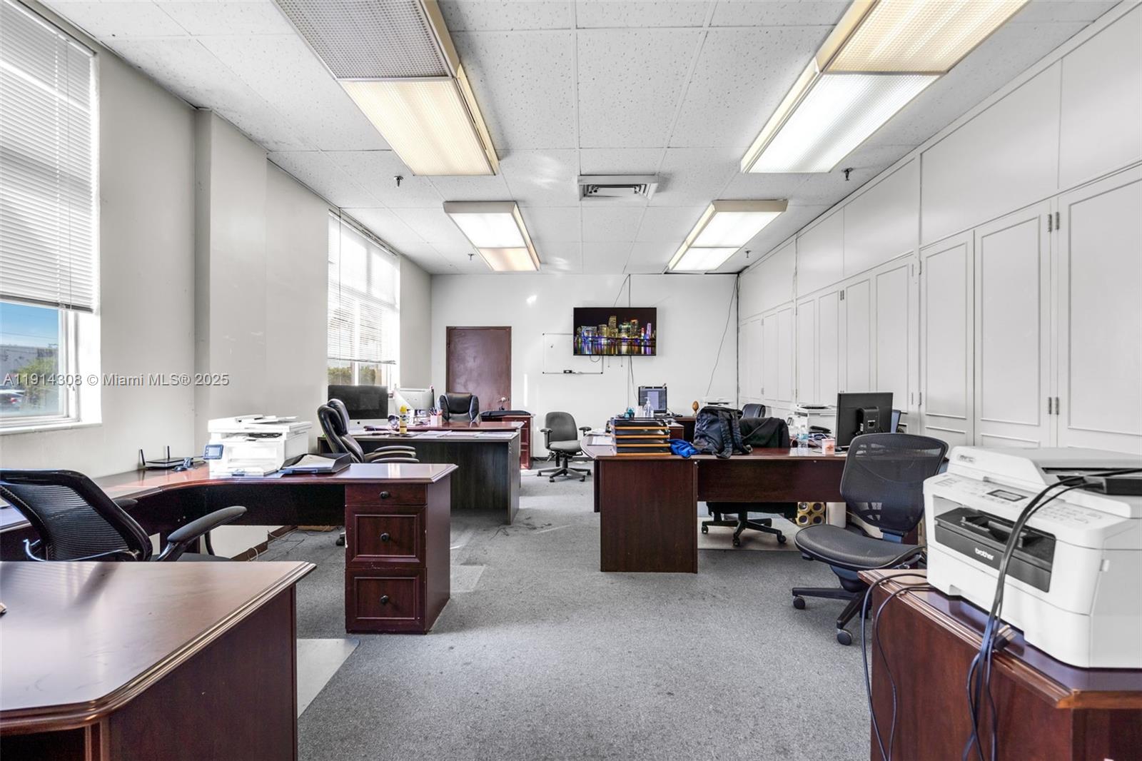 See details / sq. ft. $ 2025-11-14 0 Photo