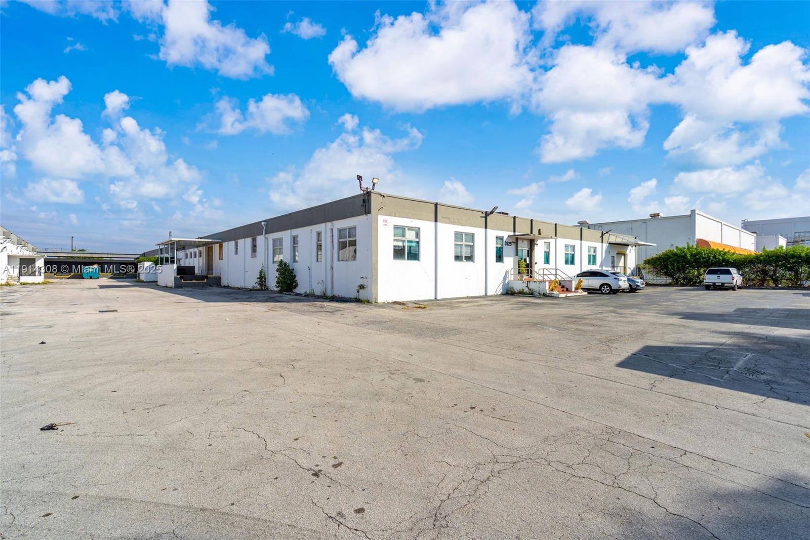 See details / sq. ft. $ 2025-11-14 0 Photo