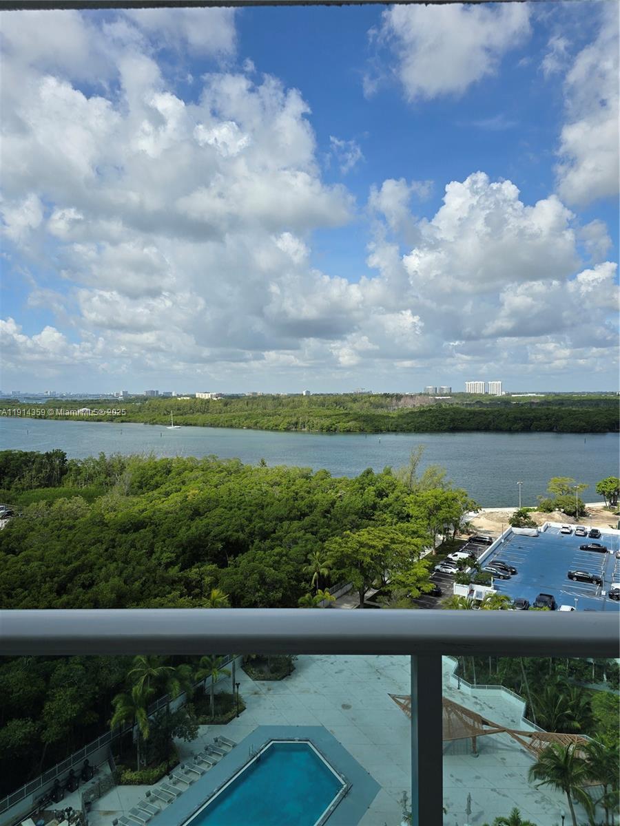 Ver detalles 1420 1 / 2 991 sq. ft. $ 2025-11-14 0 foto