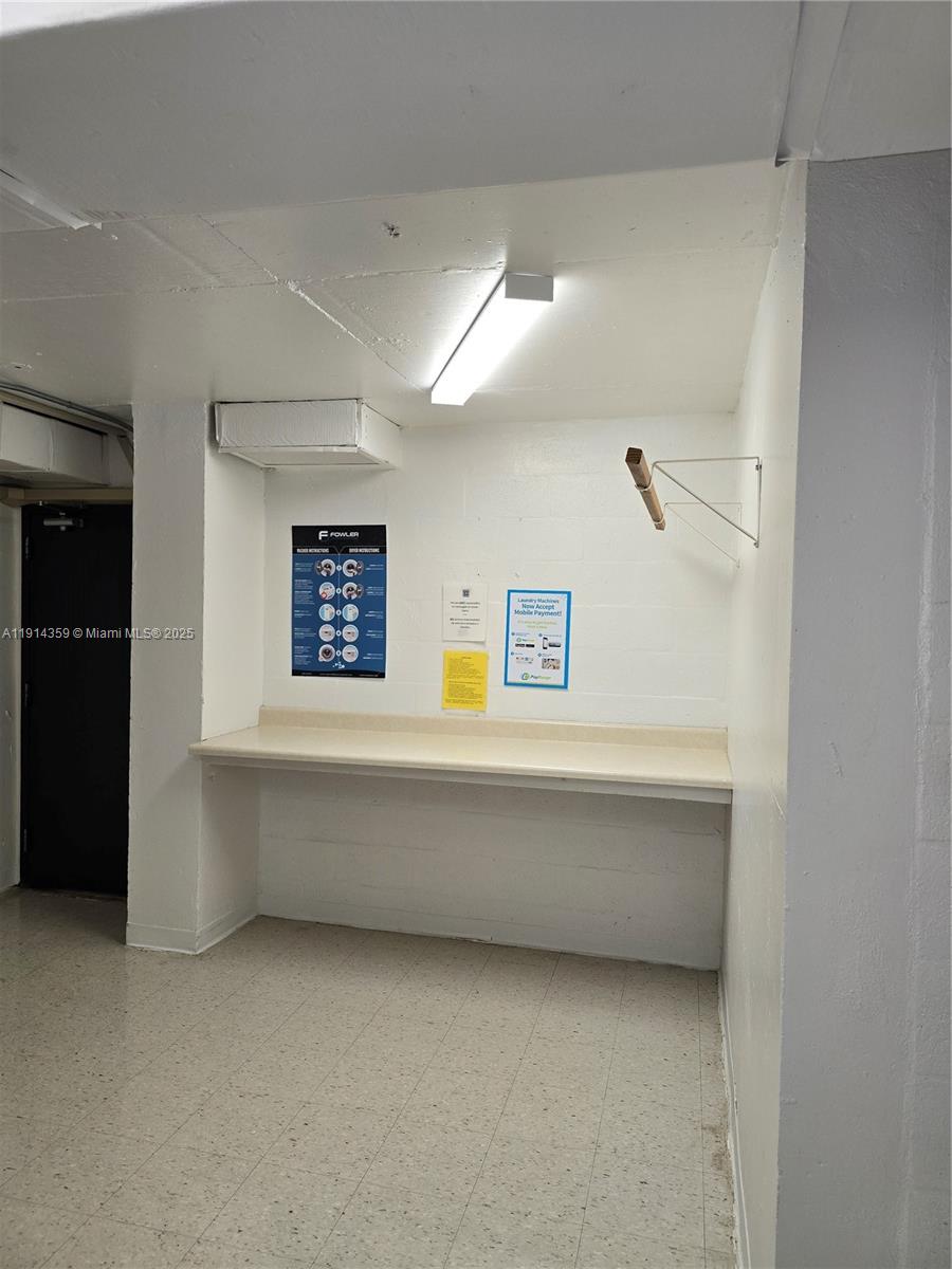 Ver detalles 1420 1 / 2 991 sq. ft. $ 2025-11-14 0 foto