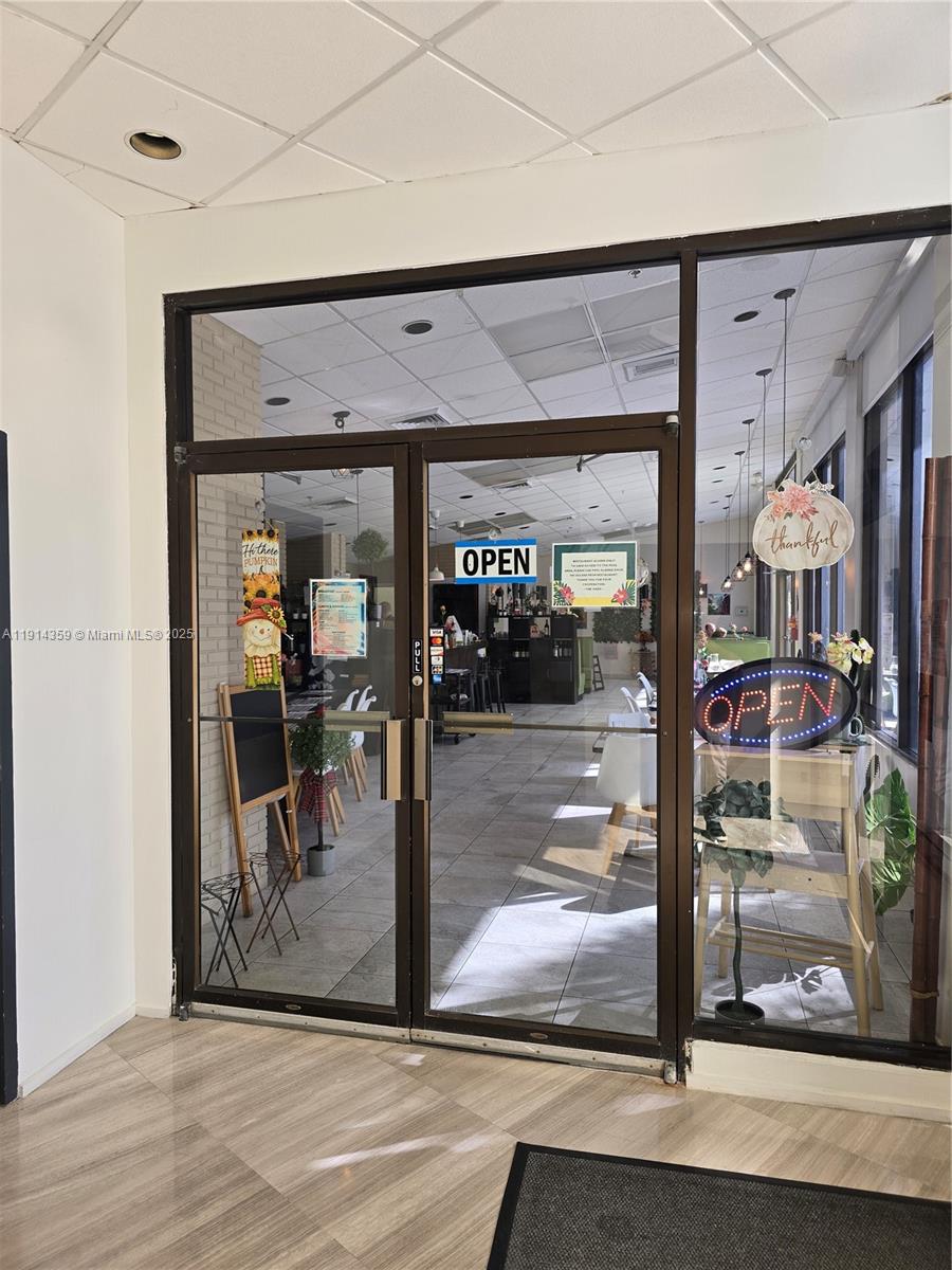 Ver detalles 1420 1 / 2 991 sq. ft. $ 2025-11-14 0 foto