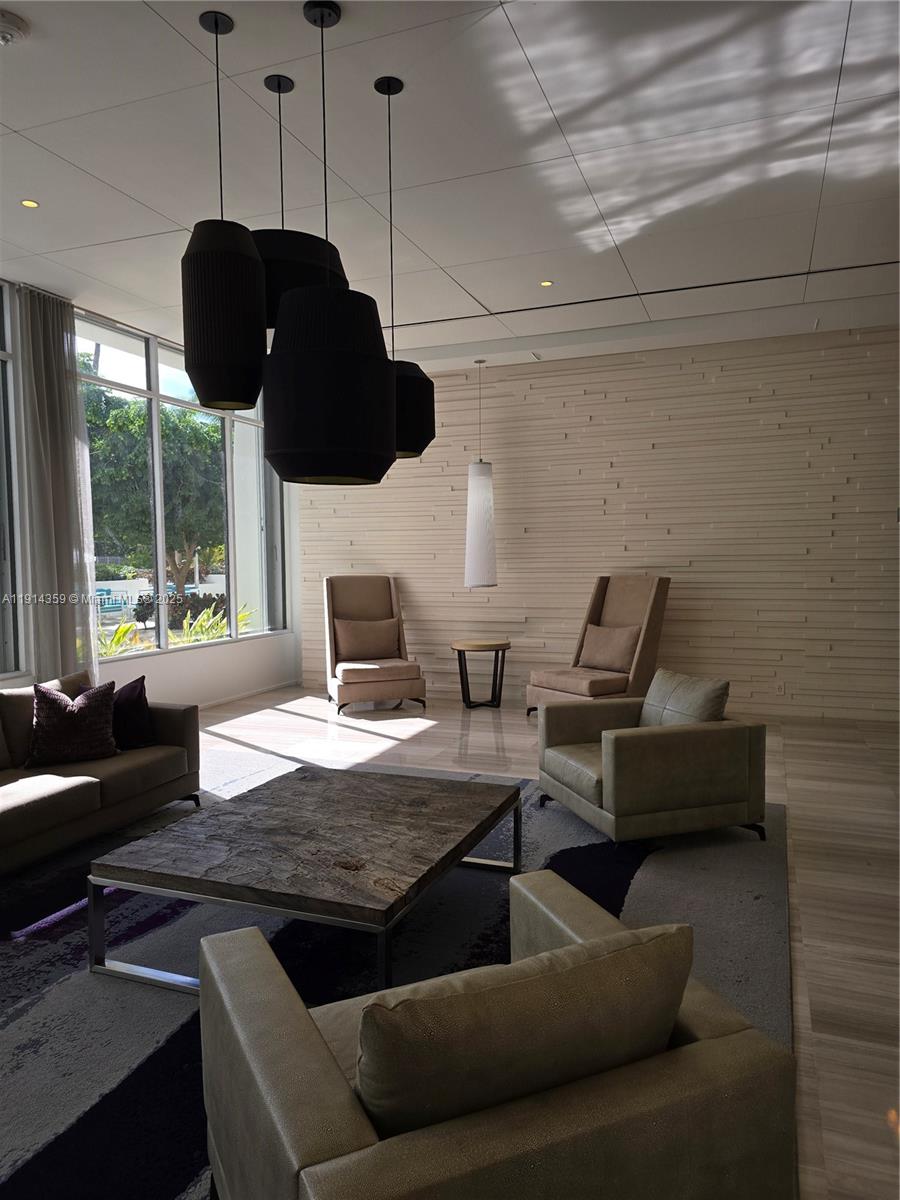 Ver detalles 1420 1 / 2 991 sq. ft. $ 2025-11-14 0 foto