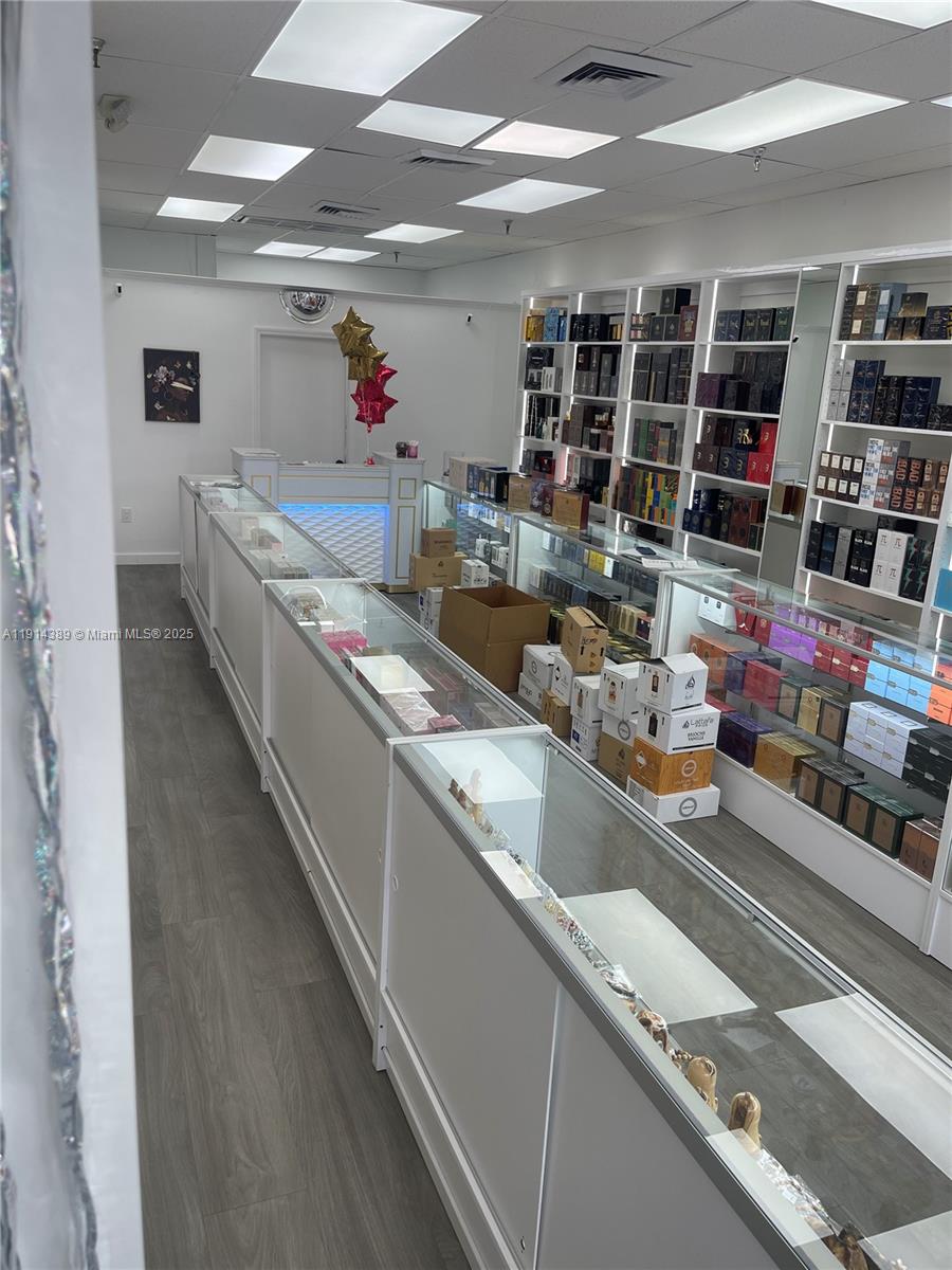 Подробнее / кв.футов $ 2025-11-14 0 Фото