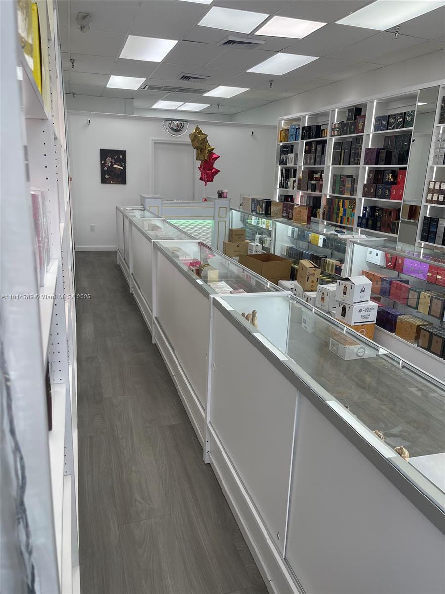 Подробнее / кв.футов $ 2025-11-14 0 Фото