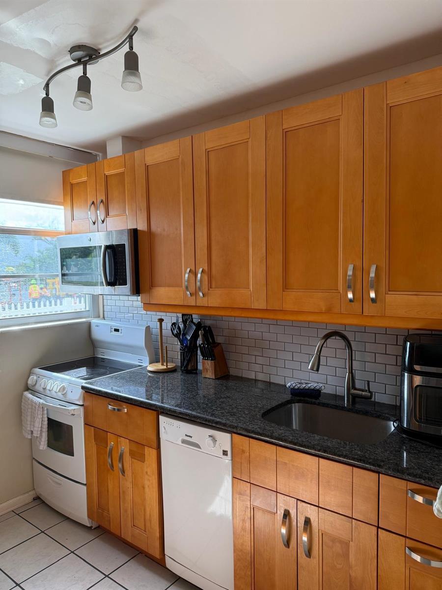 2s 1 / 1 712 sq. ft. $ 2026-06-14 0 foto