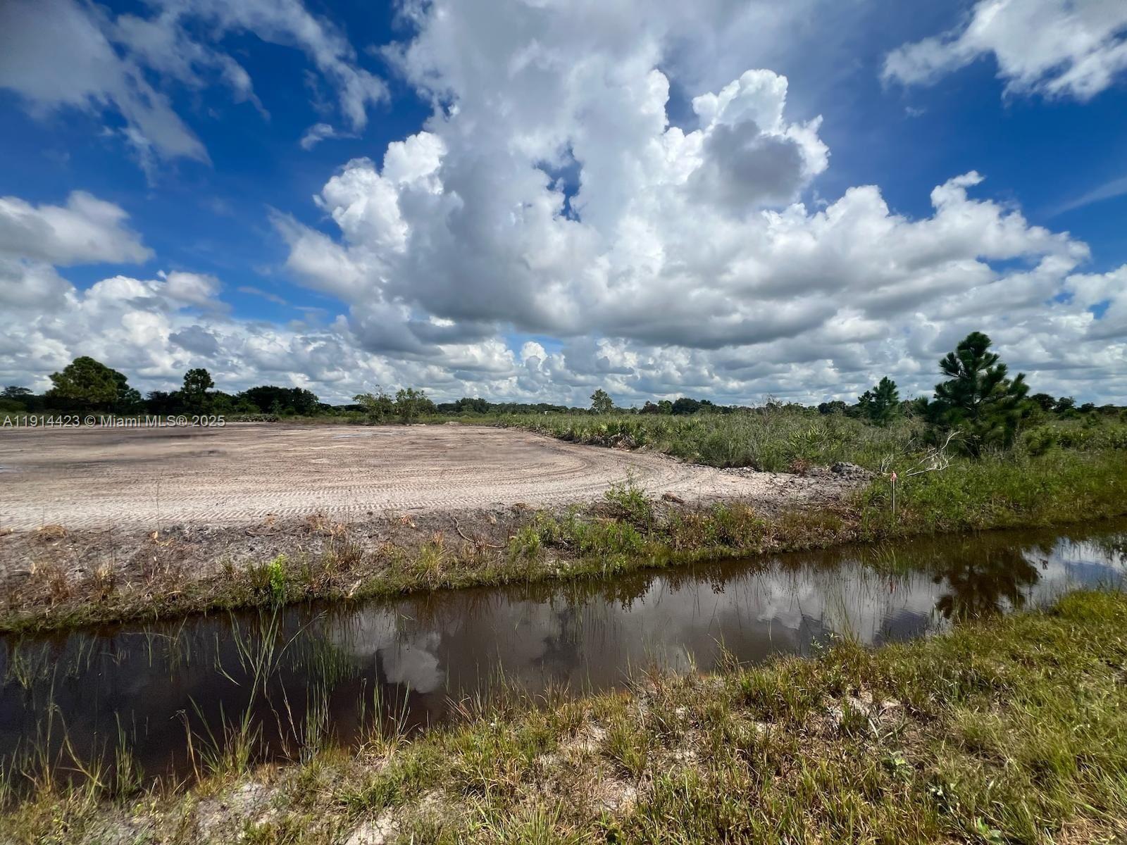 Подробнее / кв.футов $ 2025-11-14 0 Фото