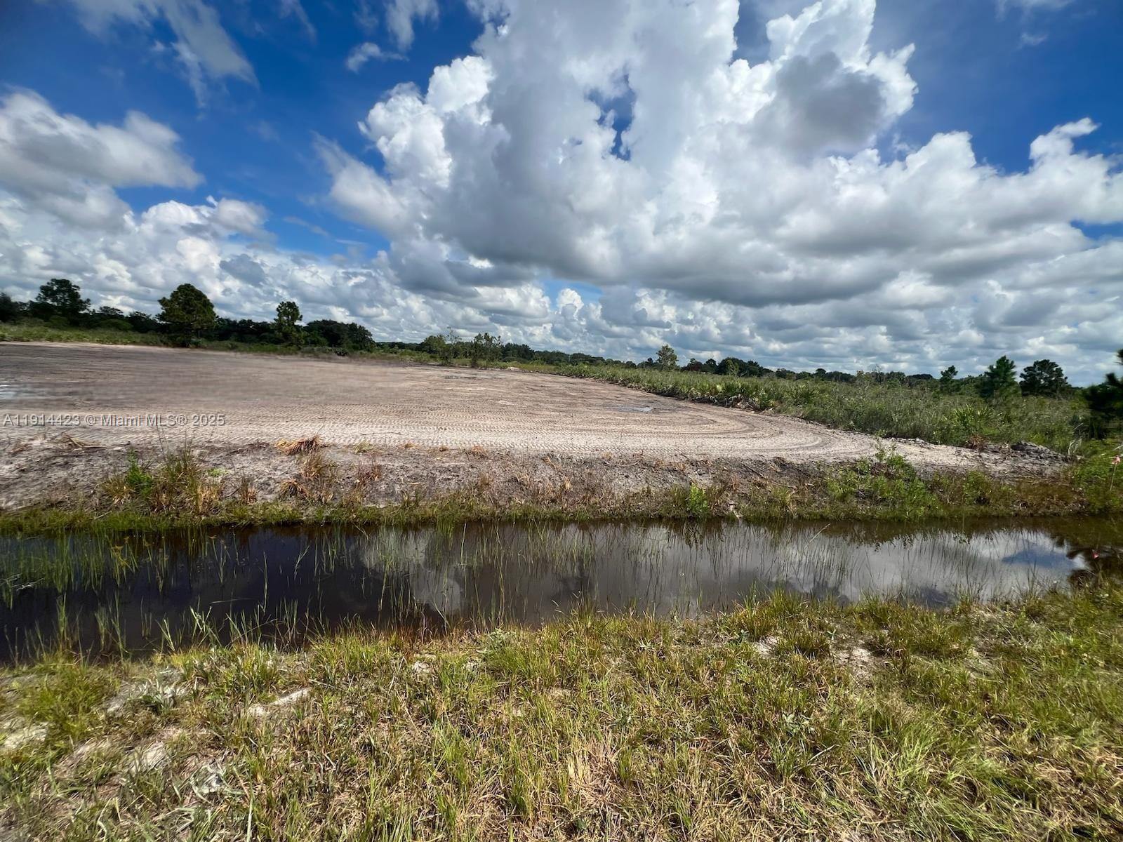 Подробнее / кв.футов $ 2025-11-14 0 Фото