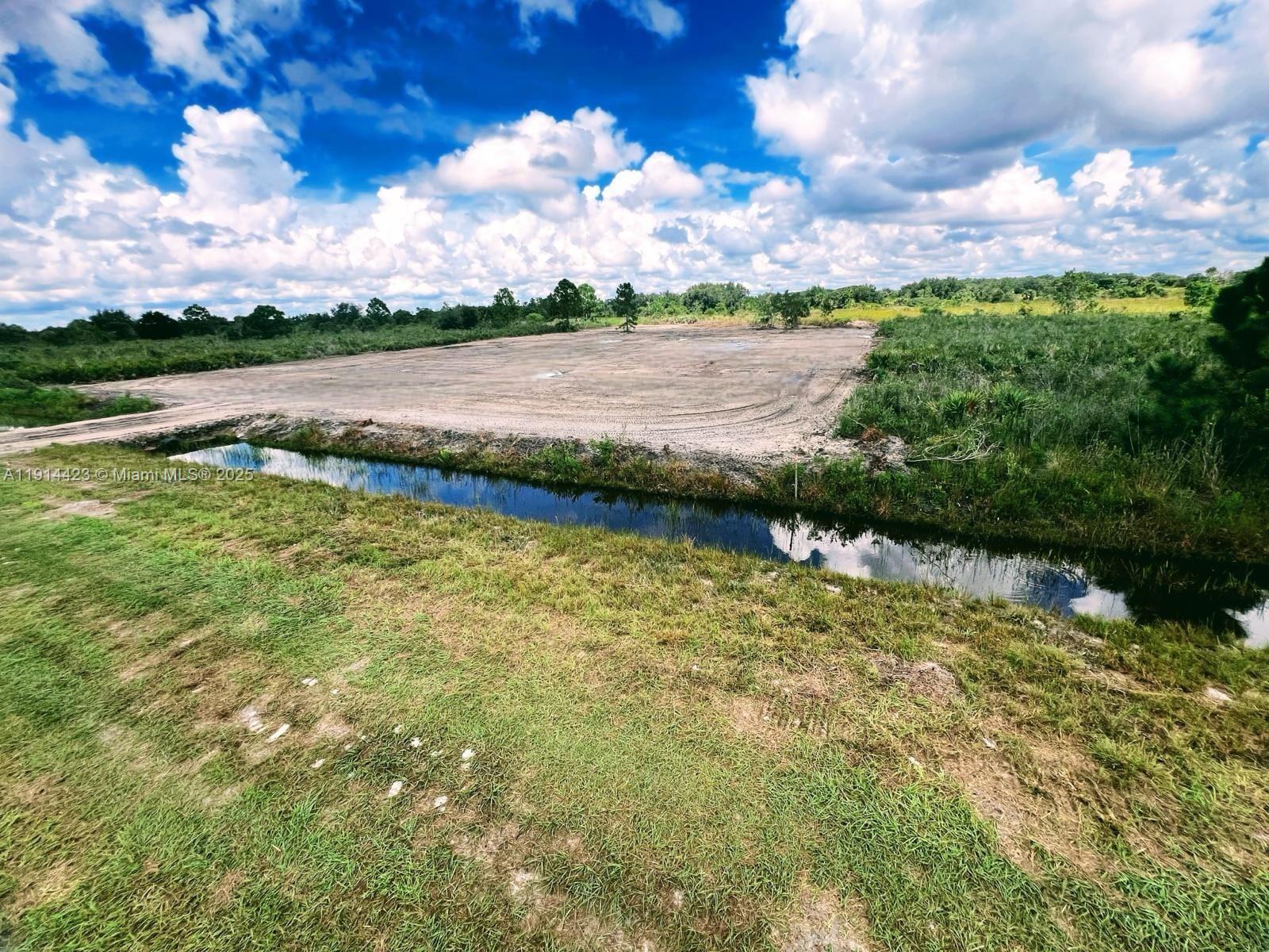 Подробнее / кв.футов $ 2025-11-14 0 Фото