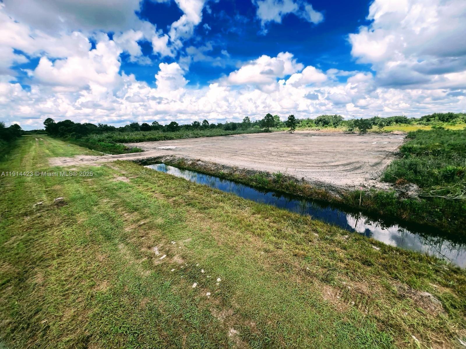 Подробнее / кв.футов $ 2025-11-14 0 Фото