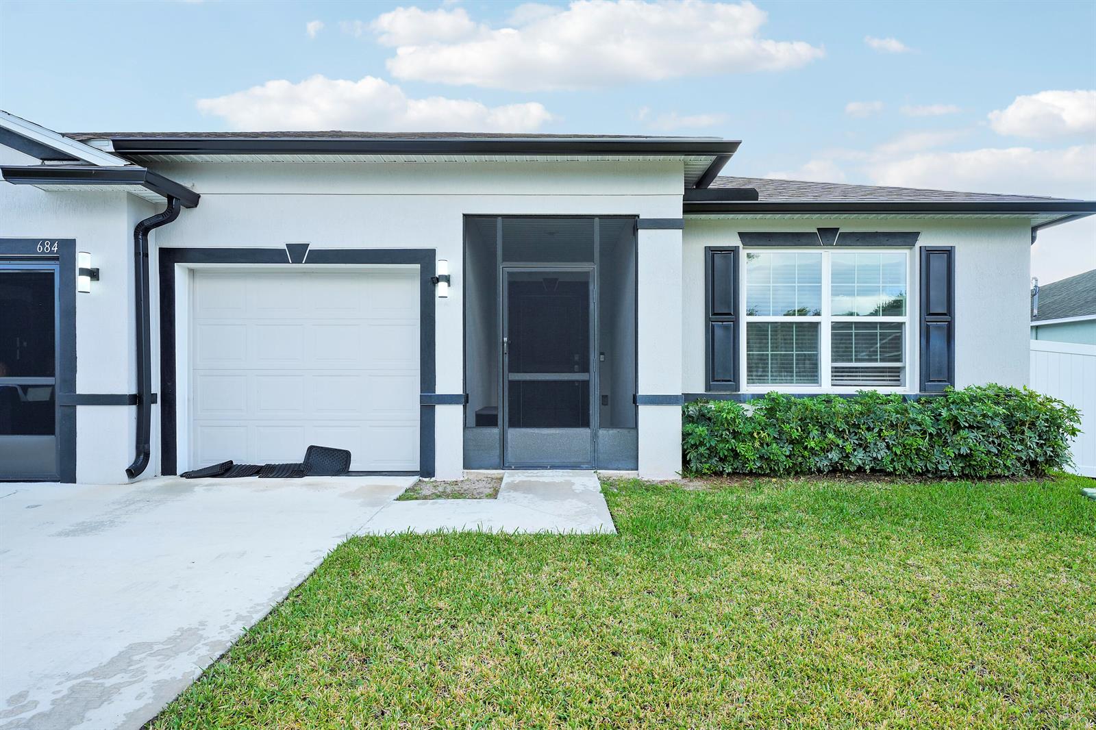 684 4 / 2 2066 sq. ft. $ 2026-09-15 0 Photo