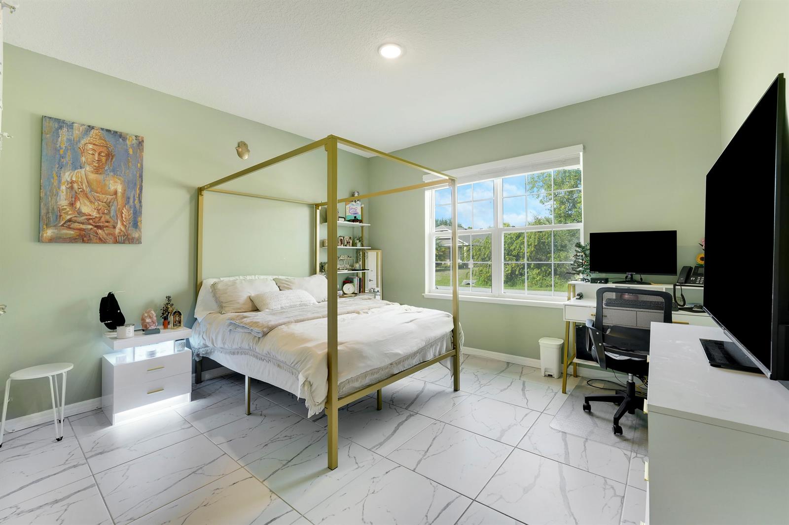 684 4 / 2 2066 sq. ft. $ 2026-09-15 0 Photo