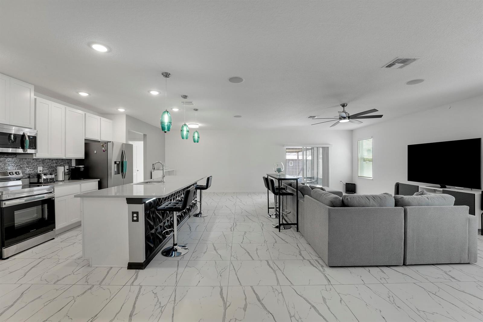 684 4 / 2 2066 sq. ft. $ 2026-09-15 0 Photo