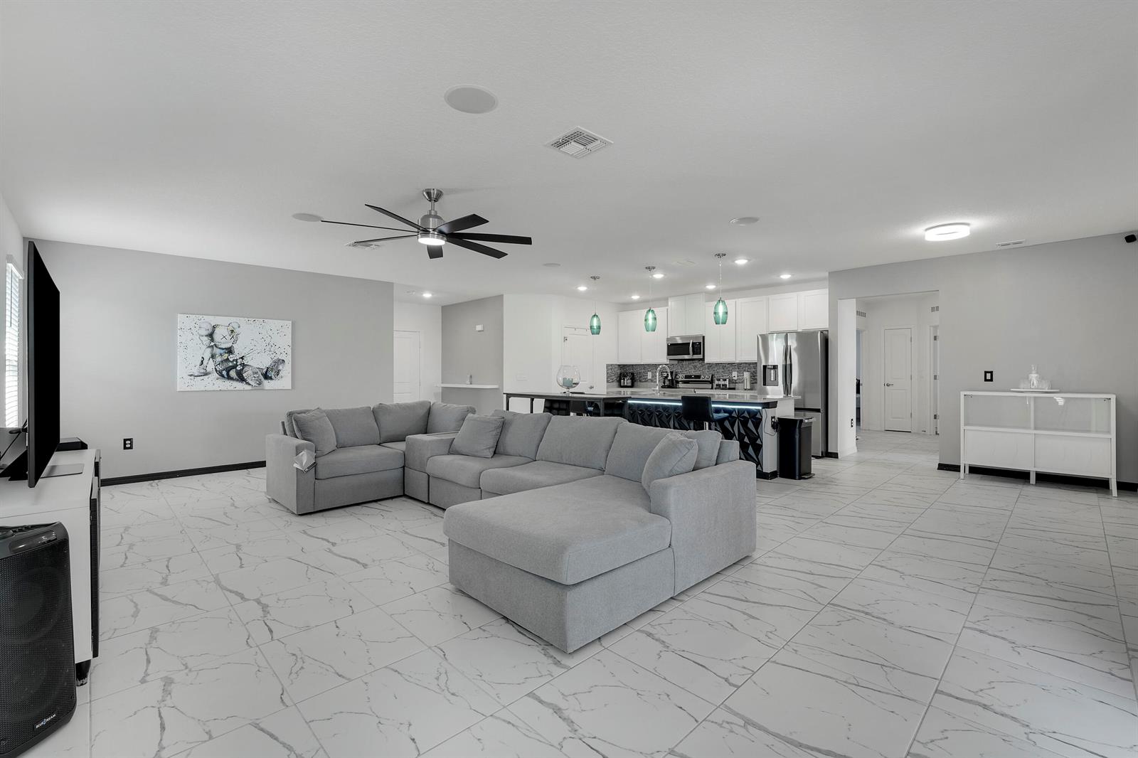 684 4 / 2 2066 sq. ft. $ 2026-09-15 0 Photo