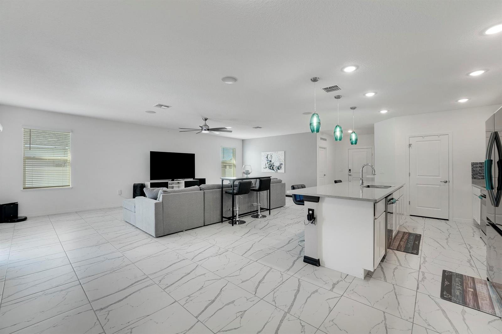 684 4 / 2 2066 sq. ft. $ 2026-09-15 0 Photo