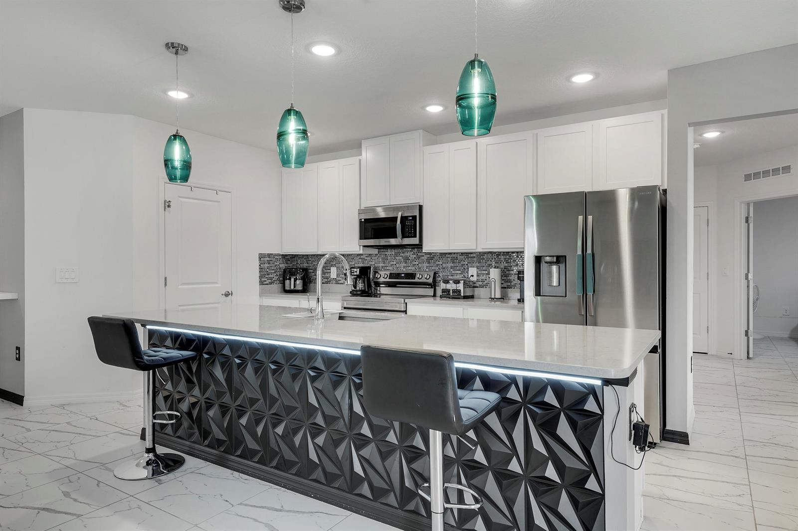 684 4 / 2 2066 sq. ft. $ 2026-09-15 0 Photo