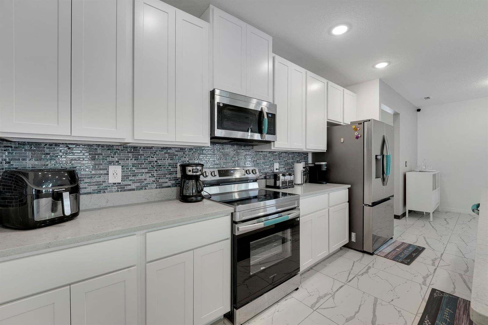 684 4 / 2 2066 sq. ft. $ 2026-09-15 0 Photo