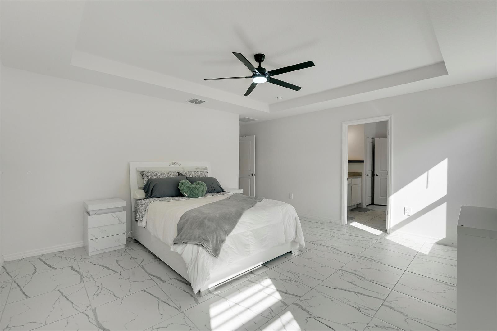 684 4 / 2 2066 sq. ft. $ 2026-09-15 0 Photo