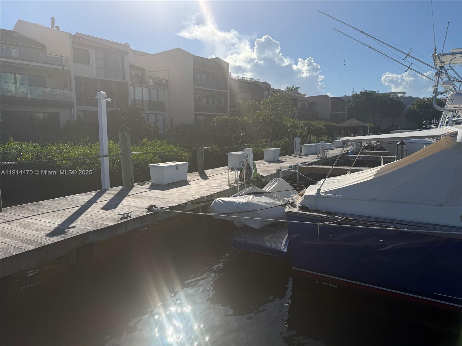 Ver detalles / sq. ft. $ 2025-11-14 0 foto