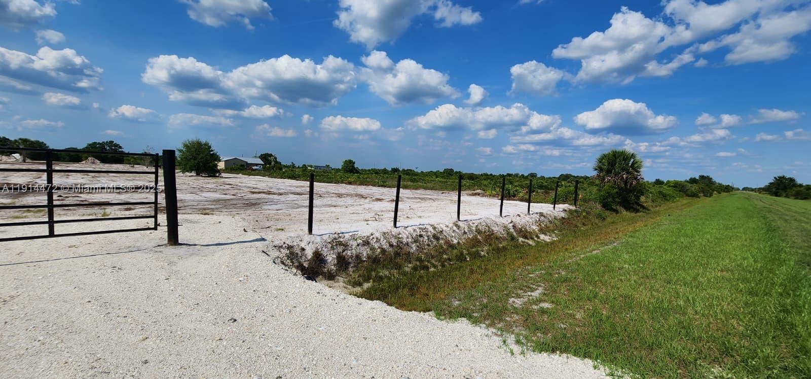 See details / sq. ft. $ 2025-11-14 0 Photo