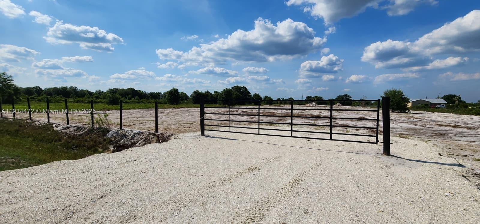 See details / sq. ft. $ 2025-11-14 0 Photo