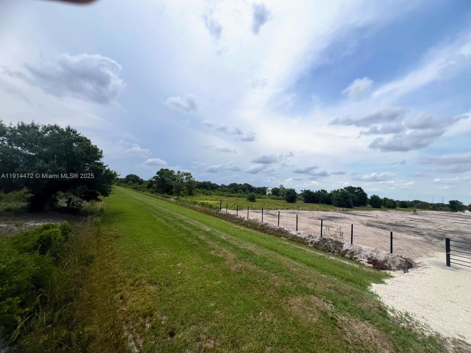 See details / sq. ft. $ 2025-11-14 0 Photo