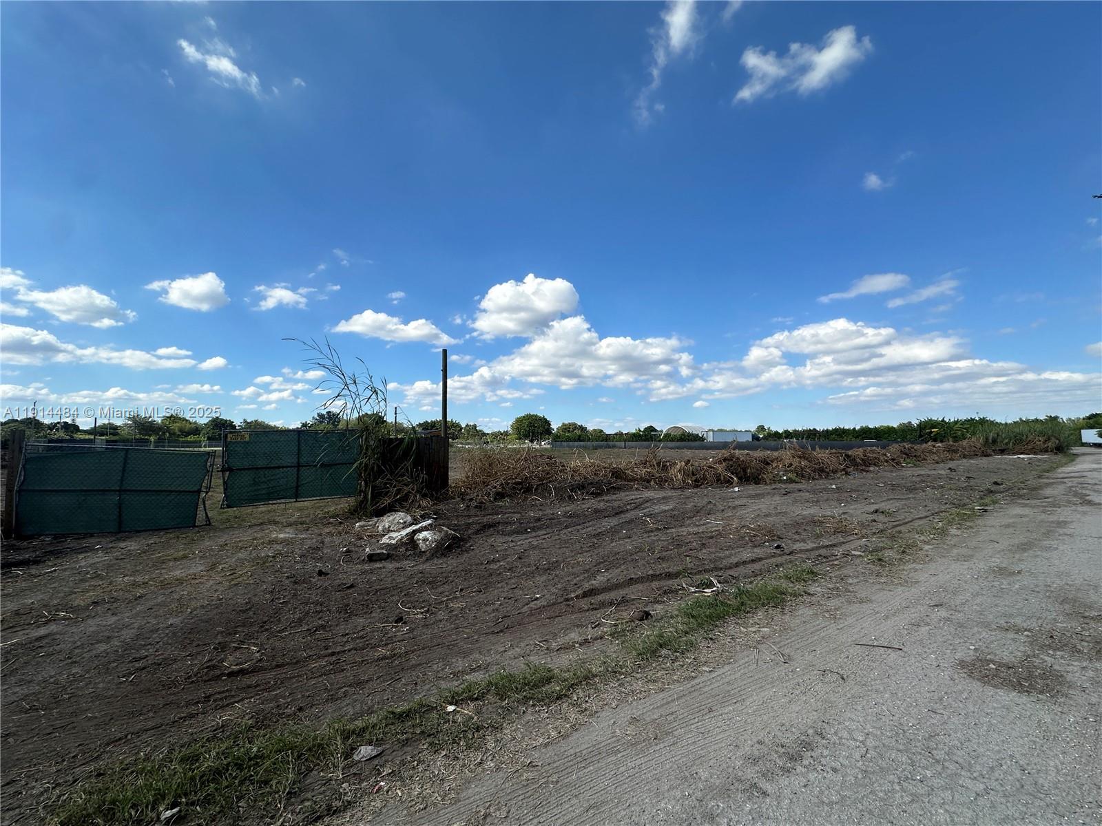 See details / sq. ft. $ 2025-11-14 0 Photo