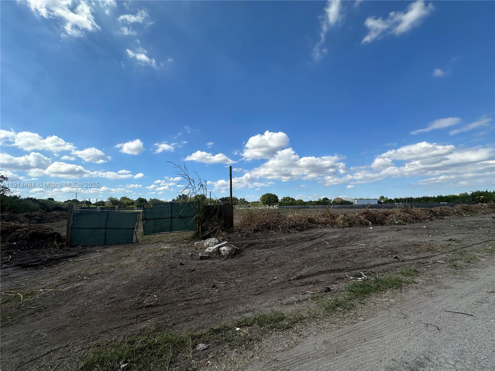 See details / sq. ft. $ 2025-11-14 0 Photo