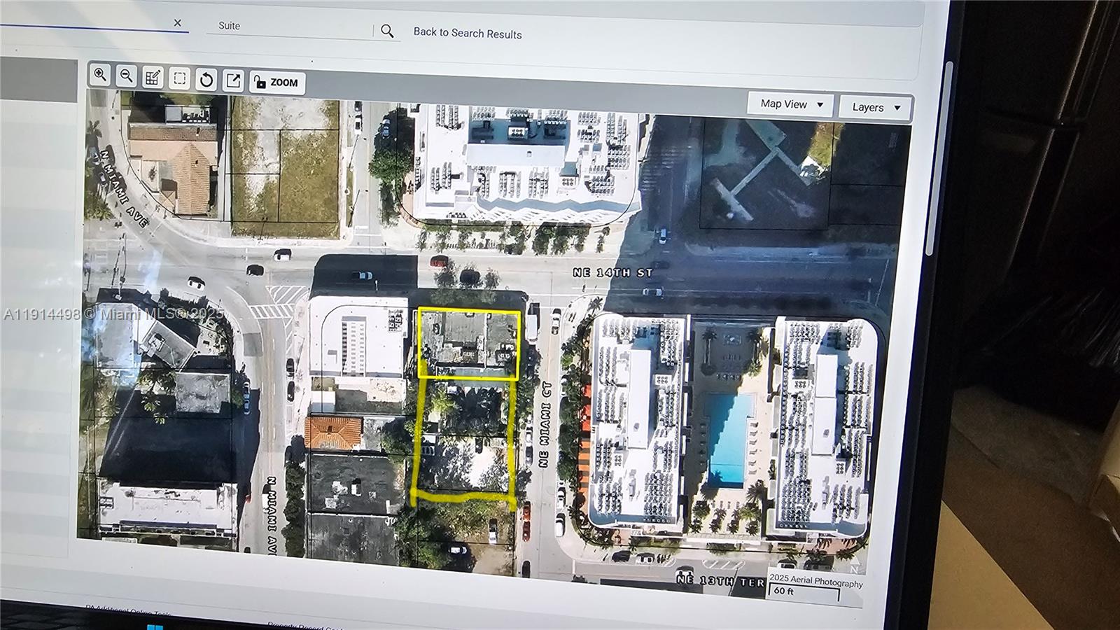   /   кв.футов $ 2025-11-14 0 Фото