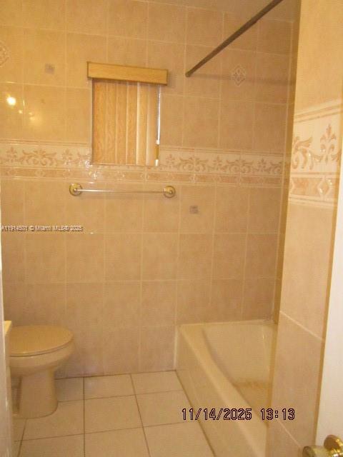 See details 208 2 / 1 810 sq. ft. $ 2025-11-14 0 Photo
