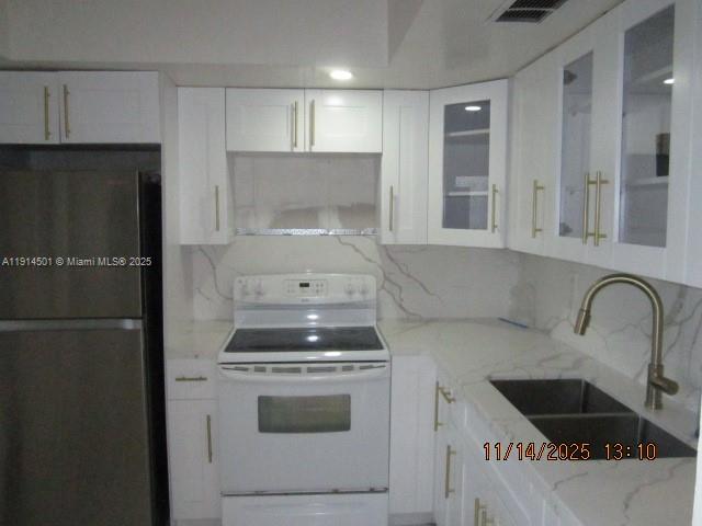 See details 208 2 / 1 810 sq. ft. $ 2025-11-14 0 Photo