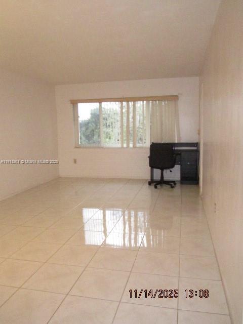 See details 208 2 / 1 810 sq. ft. $ 2025-11-14 0 Photo