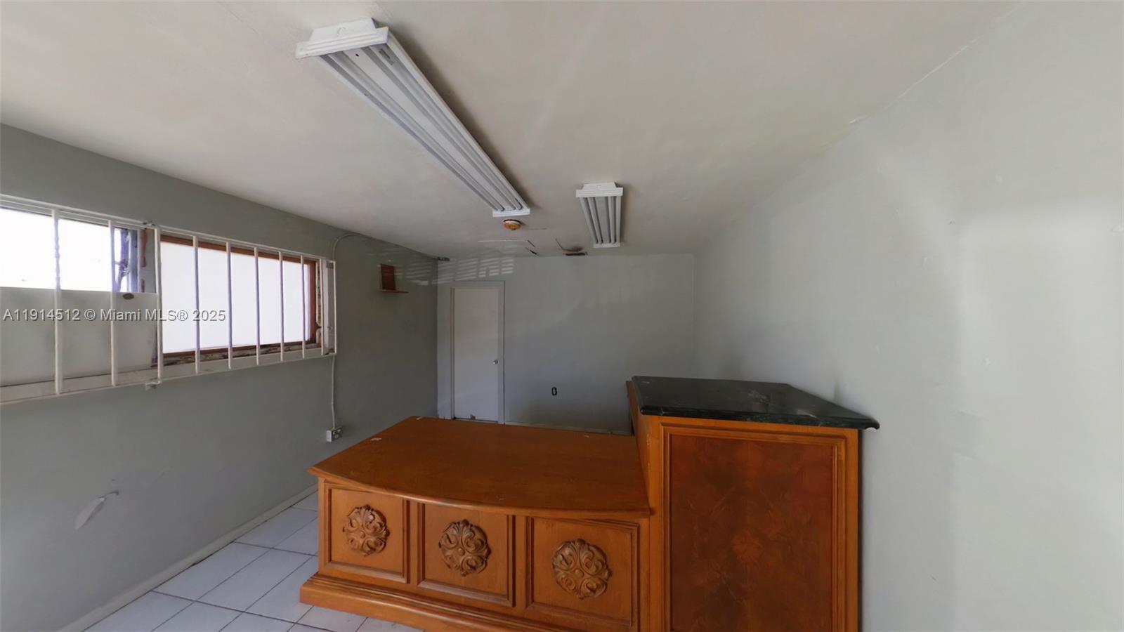 See details 1015 / sq. ft. $ 2025-11-14 0 Photo