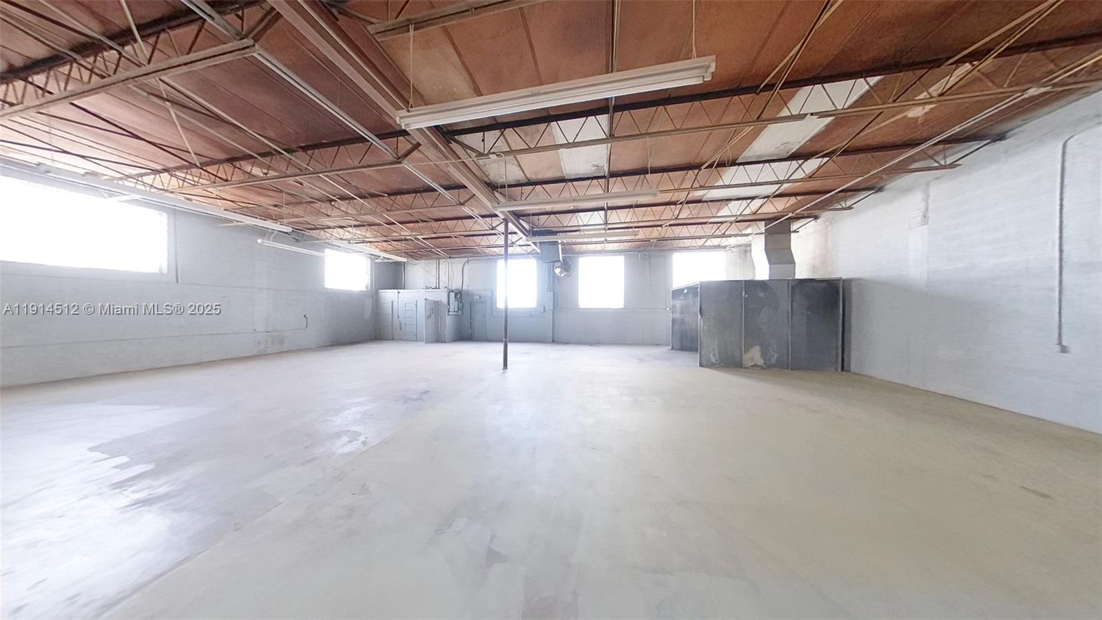 See details 1015 / sq. ft. $ 2025-11-14 0 Photo