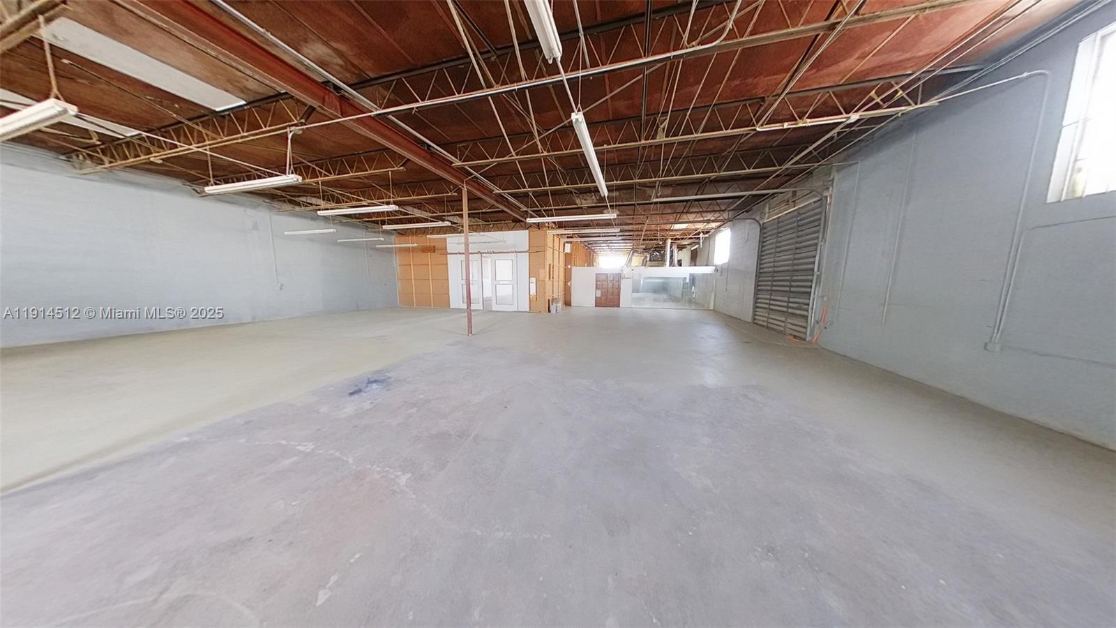 See details 1015 / sq. ft. $ 2025-11-14 0 Photo