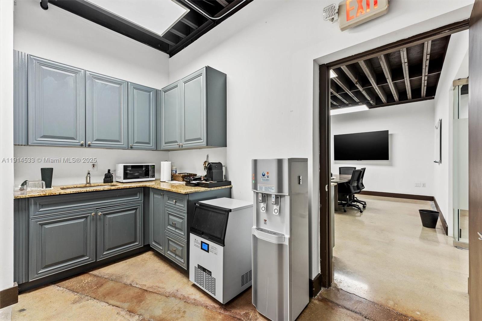 See details 6 and 7 / sq. ft. $ 2025-11-14 0 Photo